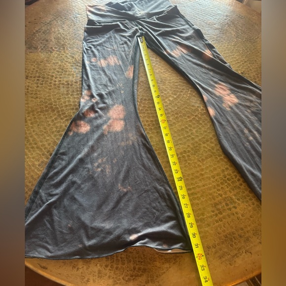 Teeki size large RARE bell bottom flare leggings! - Picture 4 of 4